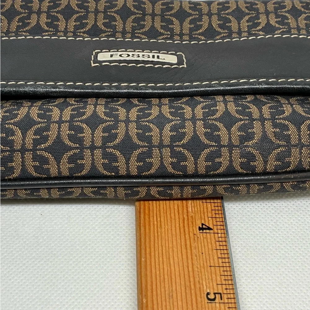 Fossil 8” Wristlet Wallet With Card Holders And Zippered Pocket - Picture 7 of 11